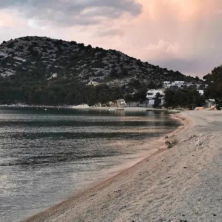 Prázdninový dům Sol- Seafront House Croatia: Your First Row To The Drage