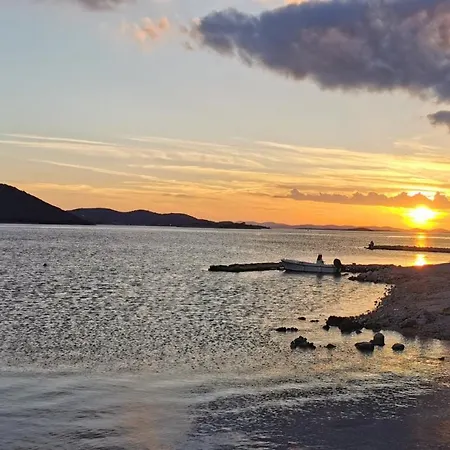 Sol- Seafront House Croatia: Your First Row To The Prázdninový dům Drage