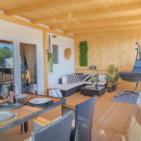 Hébergement de vacances Sol- Seafront House Croatia: Your First Row To The Drage