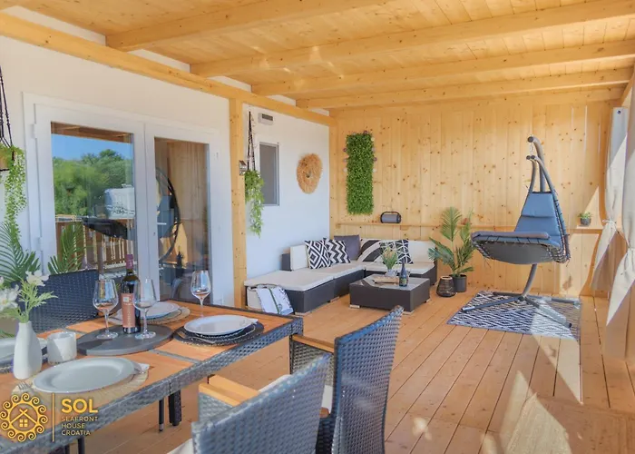 Hébergement de vacances Sol- Seafront House Croatia: Your First Row To The Drage