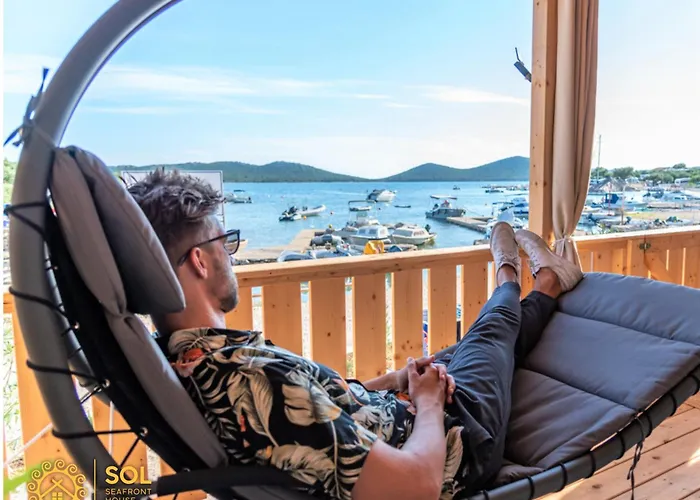 Hébergement de vacances Sol- Seafront House Croatia: Your First Row To The *