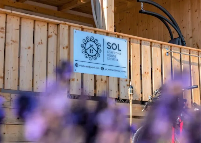 Sol- Seafront House Croatia: Your First Row To The 펜션 드라게